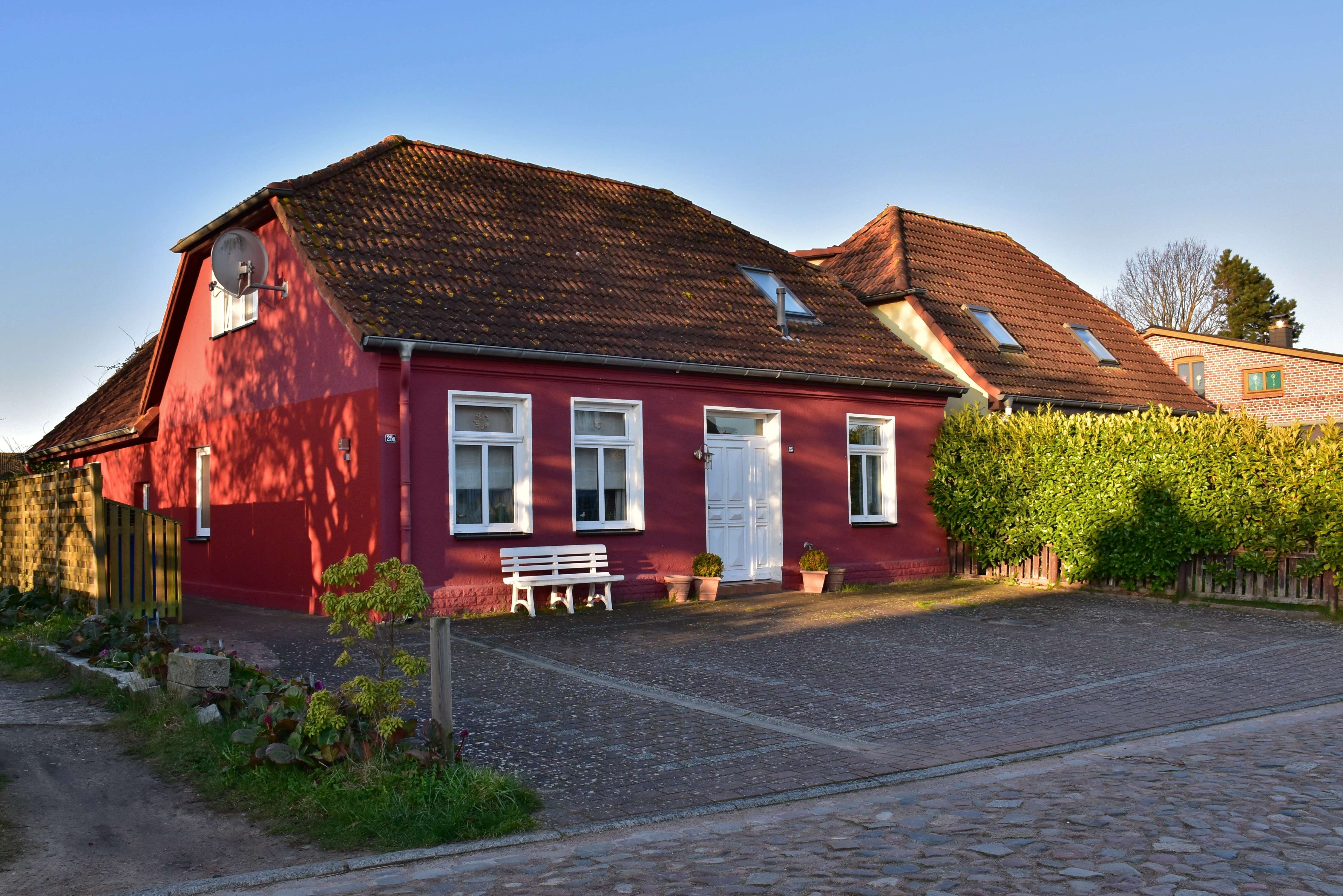 2 Zimmer Ferienwohnung in schöner Fischerhütte in Dierhagen OT Dändorf mit Stellplatz