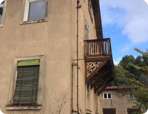 Eine Investition in denkmalgeschützte Immobilien, wie Villen, Gründerzeithäuser, alte Schulen und Mehrfamilienhäuser lohnt sich.