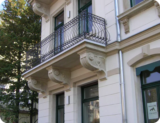 Legen Sie Ihr Vermögen in einem denkmalgeschützten und sanierten Mehrfamilienhaus im Gründerzeitstil in Dresden an.