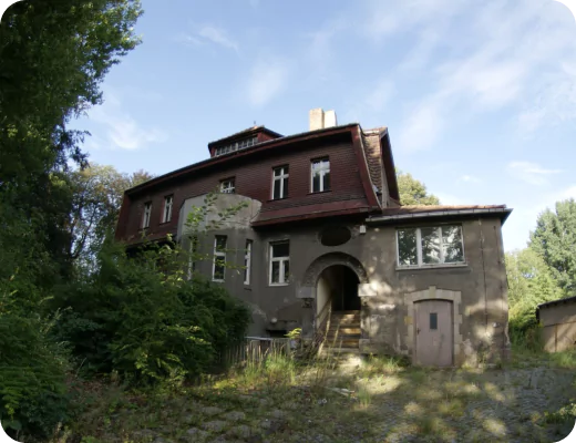 Eine Investition in denkmalgeschützte Immobilien, wie Villen, Gründerzeithäuser, alte Schulen und Mehrfamilienhäuser lohnt sich.